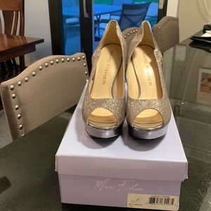 Mark Fisher Tumbles metallic peep toe platform heels size 7